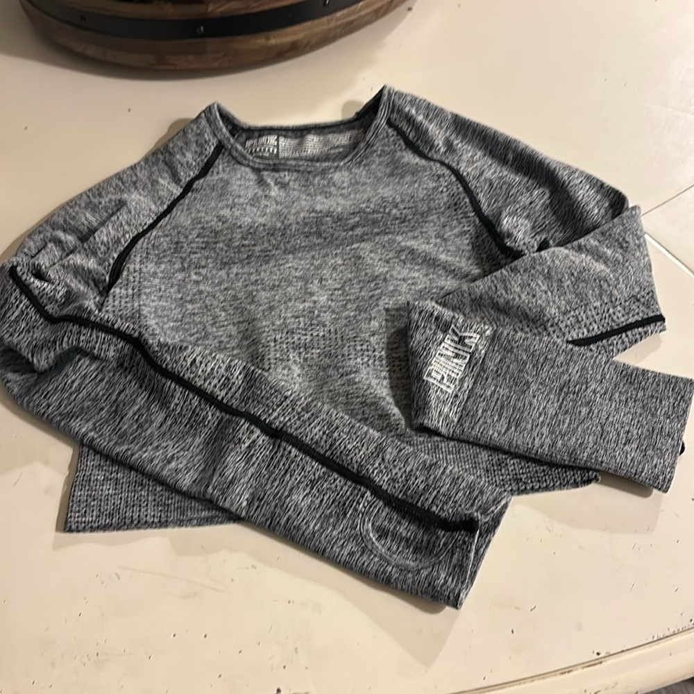 🌸 NWOT PINK Victoria's Secret Gray Crop Top